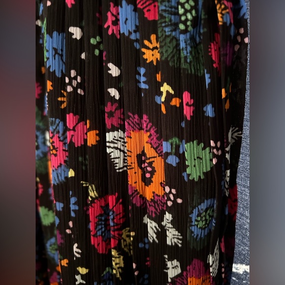 NWOT Lively Pleated Guess Dress Size S - Picture 8 of 9